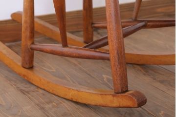 ヴィンテージ家具　イギリスビンテージ　アーコール　小ぶりなロッキングチェア