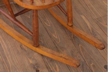 ヴィンテージ家具　イギリスビンテージ　アーコール　小ぶりなロッキングチェア