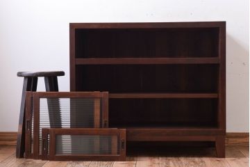 アンティーク家具　 和製アンティーク　モールガラス引き戸の脚付きサイドボード(収納棚)(3)