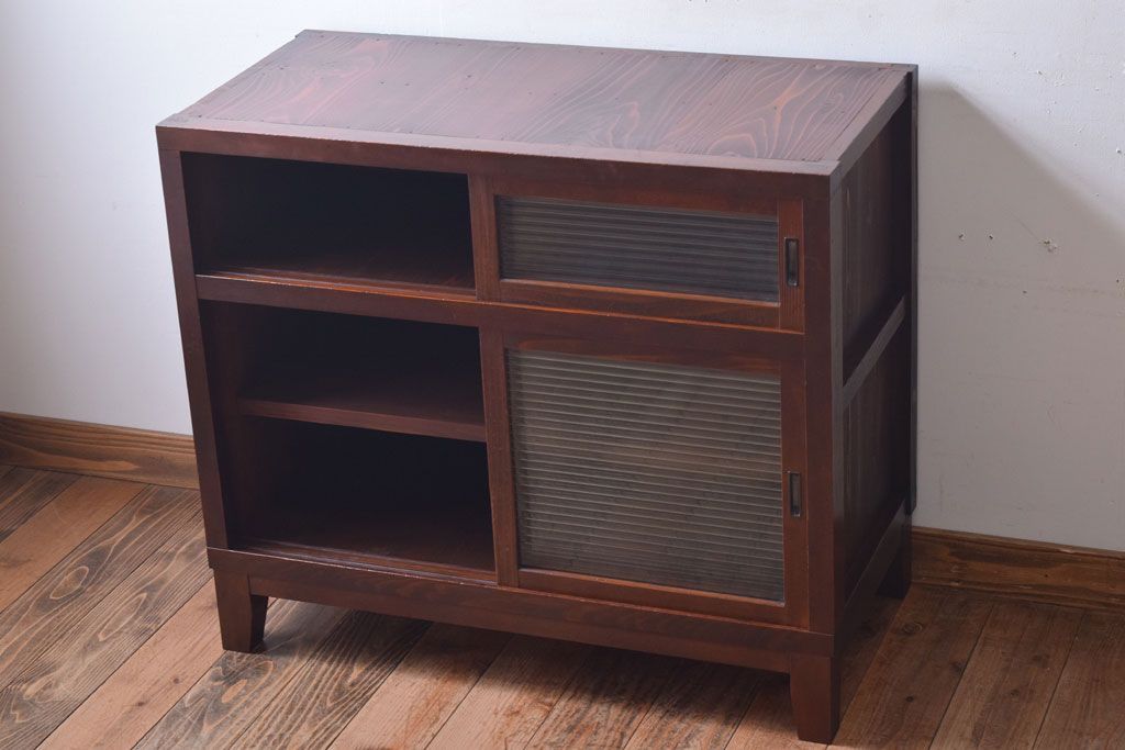 アンティーク家具　 和製アンティーク　モールガラス引き戸の脚付きサイドボード(収納棚)(3)