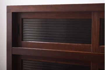 アンティーク家具　 和製アンティーク　モールガラス引き戸の脚付きサイドボード(収納棚)(3)