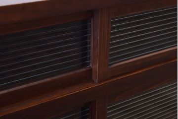 アンティーク家具　 和製アンティーク　モールガラス引き戸の脚付きサイドボード(収納棚)(3)