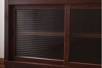 アンティーク家具　 和製アンティーク　モールガラス引き戸の脚付きサイドボード(収納棚)(3)