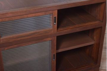 アンティーク家具　 和製アンティーク　モールガラス引き戸の脚付きサイドボード(収納棚)(3)