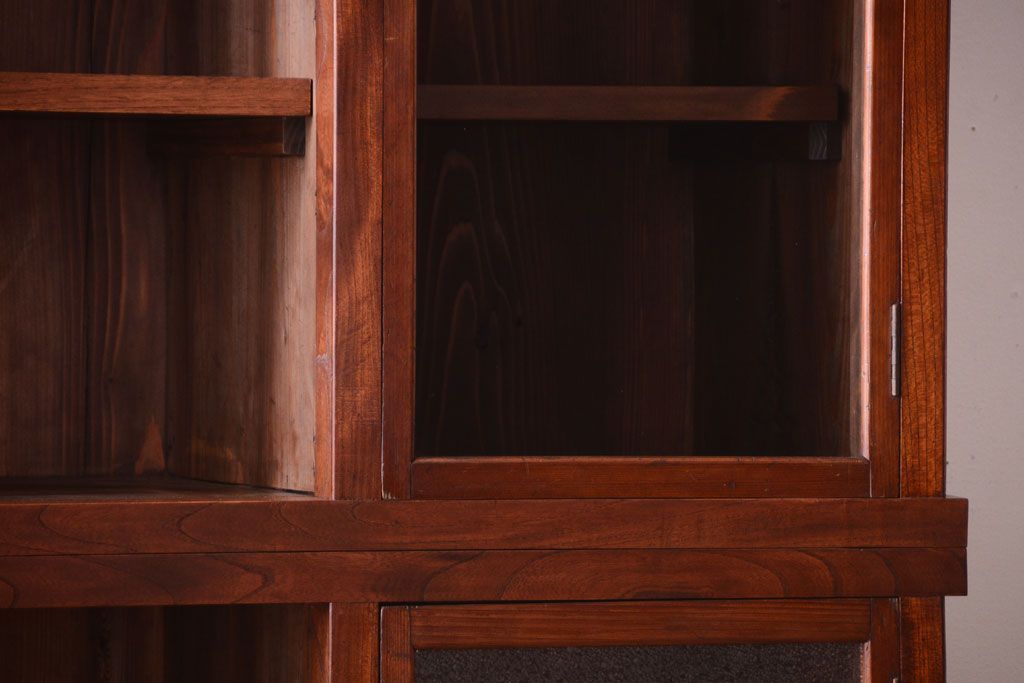 アンティーク家具　和製アンティーク　ダイヤガラス入り!前面欅材の大きな重ね収納棚