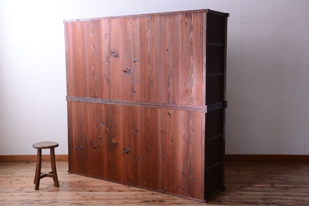 アンティーク家具　和製アンティーク　ダイヤガラス入り!前面欅材の大きな重ね収納棚