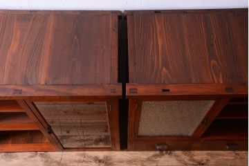 アンティーク家具　和製アンティーク　ダイヤガラス入り!前面欅材の大きな重ね収納棚