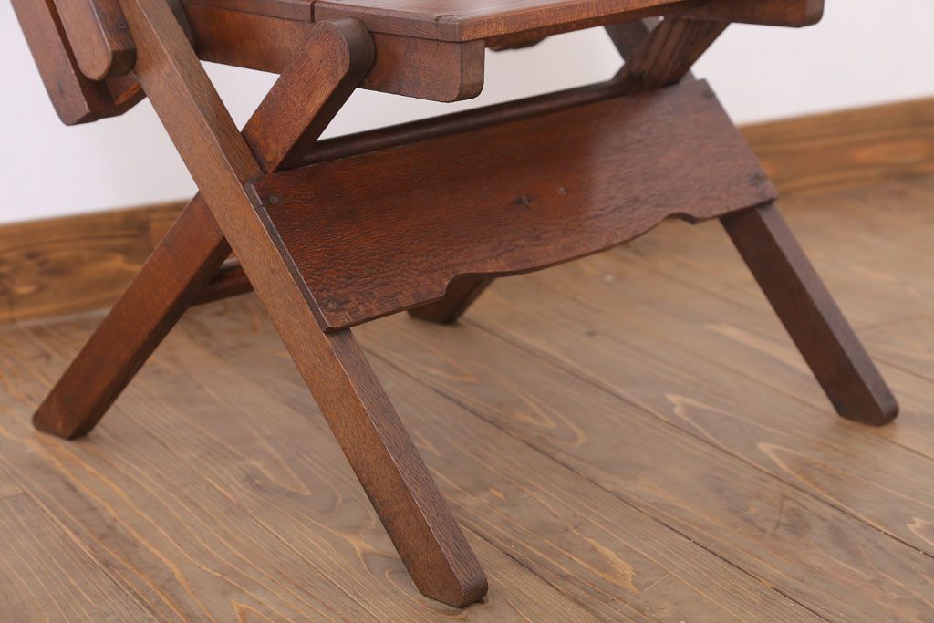 アンティーク家具　和製アンティーク　古い木製の子供用リーディングデスク