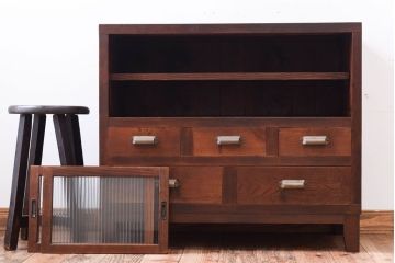 アンティーク家具　 和製アンティーク　モールガラス戸!引き出し5杯の脚付きサイドボード(収納棚)