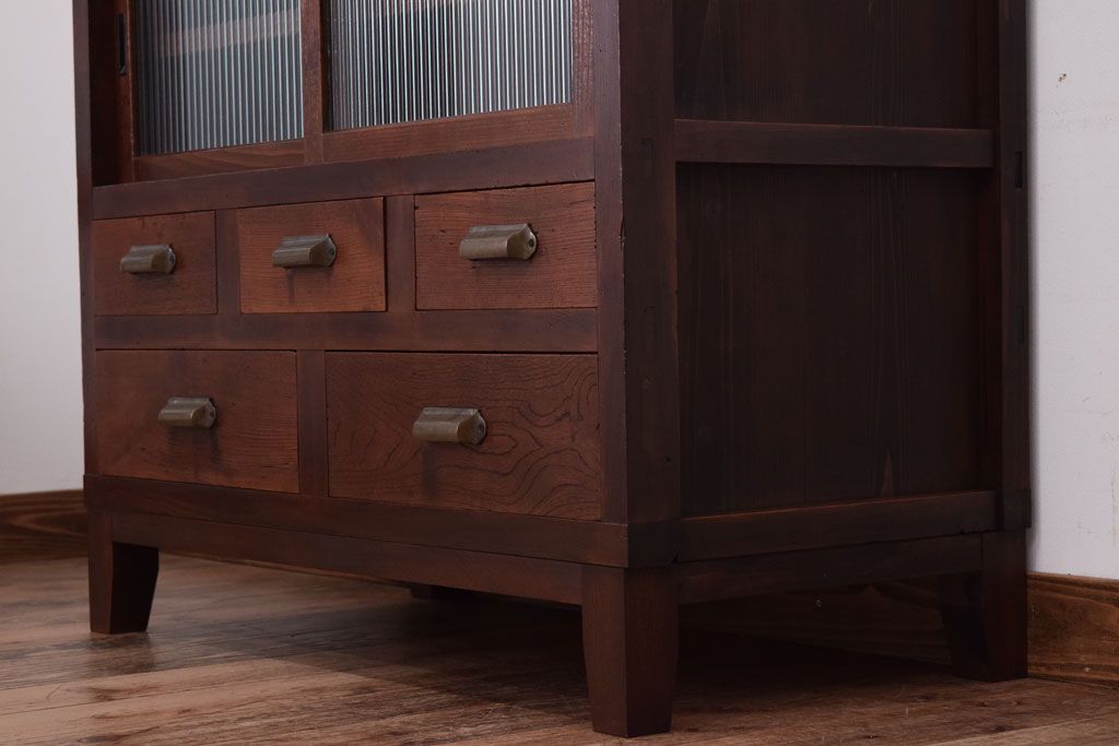 アンティーク家具　 和製アンティーク　モールガラス戸!引き出し5杯の脚付きサイドボード(収納棚)