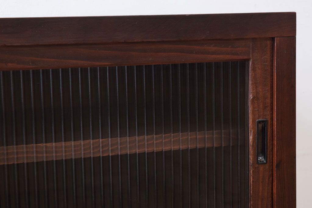 アンティーク家具　 和製アンティーク　モールガラス戸!引き出し5杯の脚付きサイドボード(収納棚)