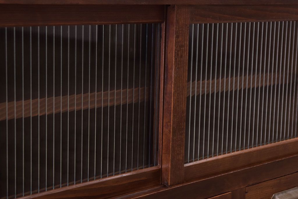 アンティーク家具　 和製アンティーク　モールガラス戸!引き出し5杯の脚付きサイドボード(収納棚)