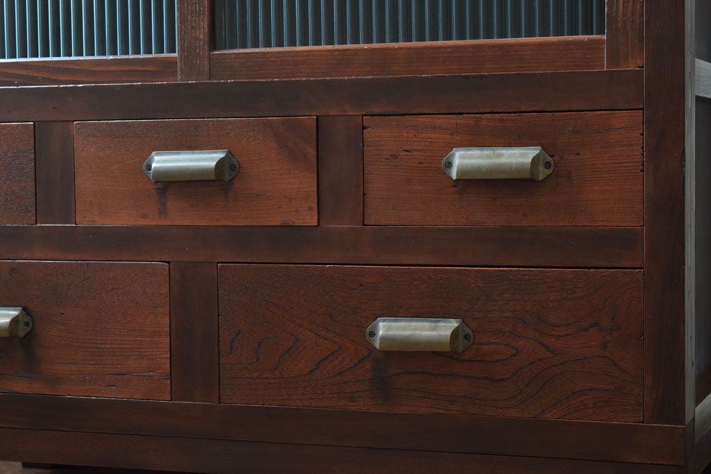 アンティーク家具　 和製アンティーク　モールガラス戸!引き出し5杯の脚付きサイドボード(収納棚)