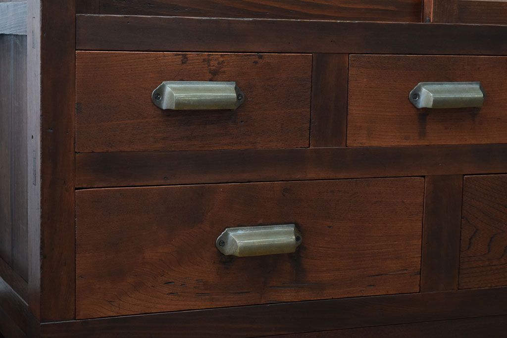 アンティーク家具　 和製アンティーク　モールガラス戸!引き出し5杯の脚付きサイドボード(収納棚)