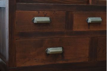 アンティーク家具　 和製アンティーク　モールガラス戸!引き出し5杯の脚付きサイドボード(収納棚)