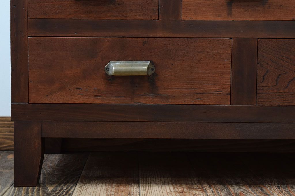 アンティーク家具　 和製アンティーク　モールガラス戸!引き出し5杯の脚付きサイドボード(収納棚)