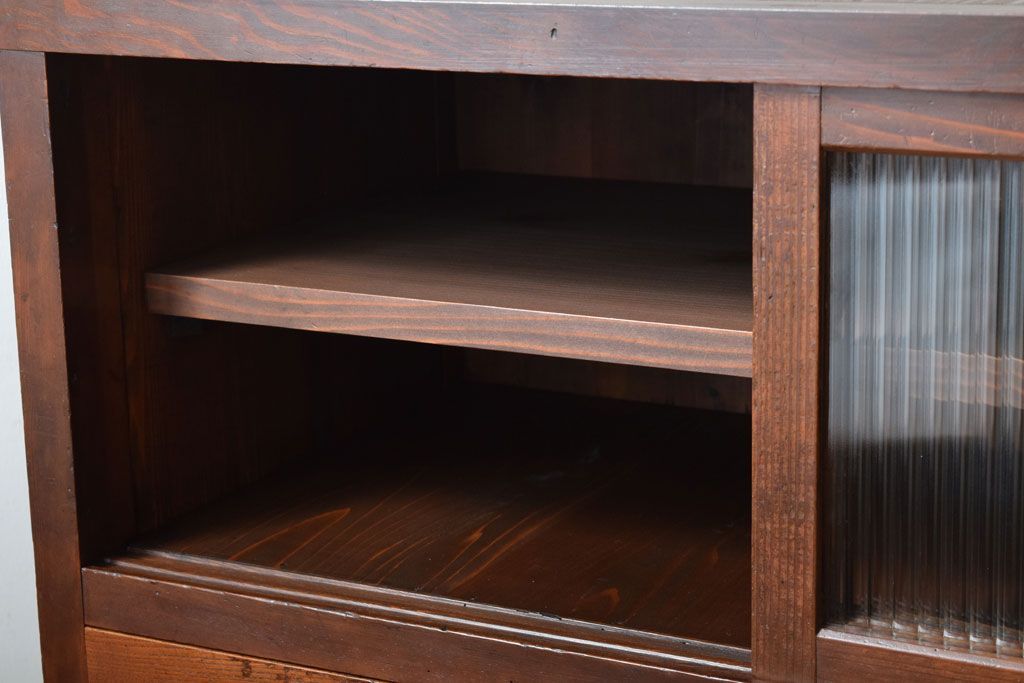 アンティーク家具　 和製アンティーク　モールガラス戸!引き出し5杯の脚付きサイドボード(収納棚)