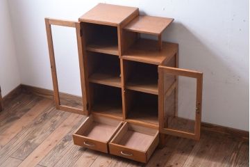 レトロ家具　昭和レトロ　飾り台付き!シンプルデザインの古い本箱(ブックケース)