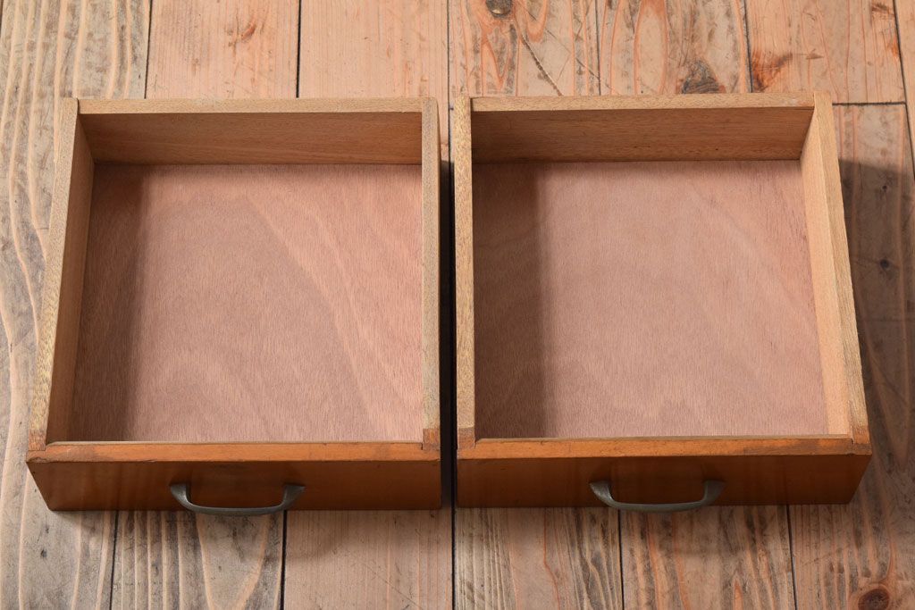 レトロ家具　昭和レトロ　飾り台付き!シンプルデザインの古い本箱(ブックケース)