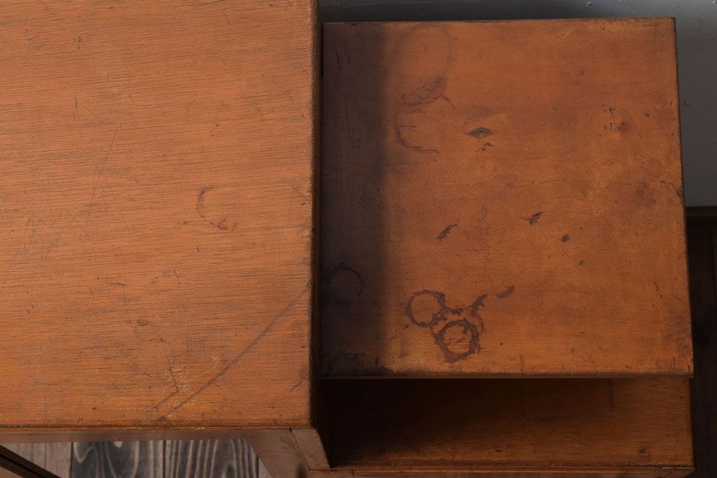 レトロ家具　昭和レトロ　飾り台付き!シンプルデザインの古い本箱(ブックケース)