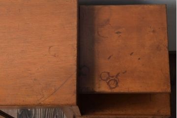 レトロ家具　昭和レトロ　飾り台付き!シンプルデザインの古い本箱(ブックケース)