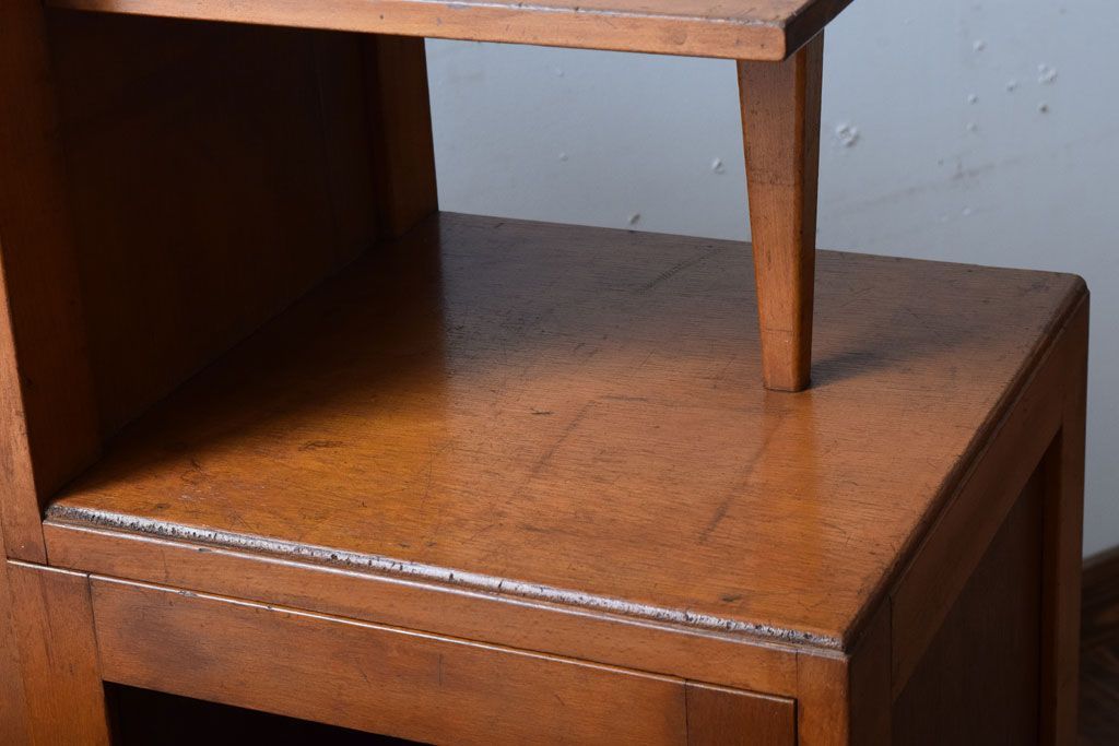 レトロ家具　昭和レトロ　飾り台付き!シンプルデザインの古い本箱(ブックケース)