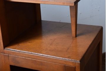 レトロ家具　昭和レトロ　飾り台付き!シンプルデザインの古い本箱(ブックケース)