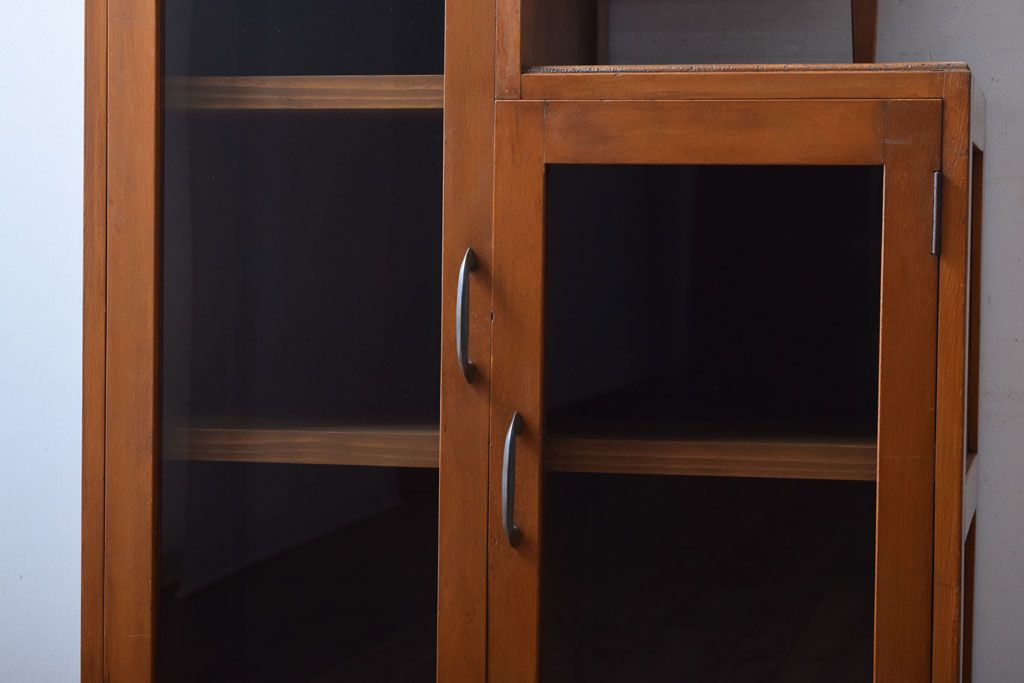 レトロ家具　昭和レトロ　飾り台付き!シンプルデザインの古い本箱(ブックケース)