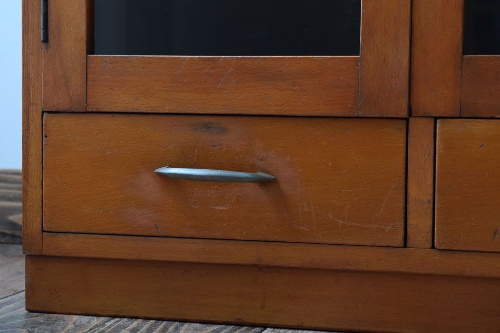 レトロ家具　昭和レトロ　飾り台付き!シンプルデザインの古い本箱(ブックケース)