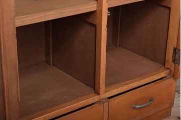 レトロ家具　昭和レトロ　飾り台付き!シンプルデザインの古い本箱(ブックケース)