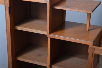 レトロ家具　昭和レトロ　飾り台付き!シンプルデザインの古い本箱(ブックケース)