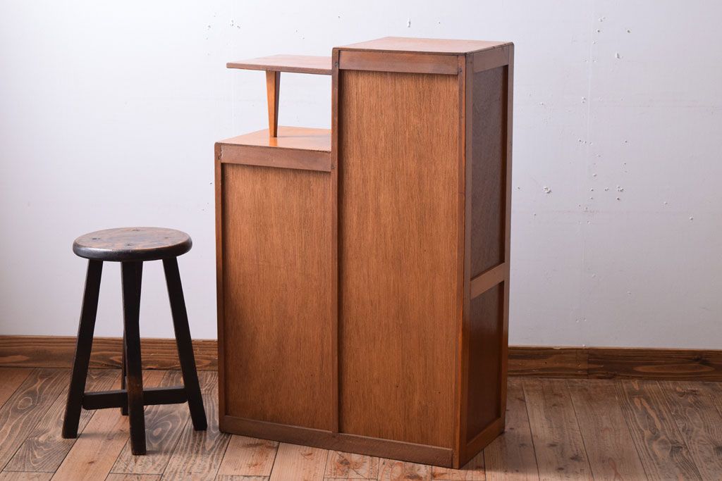 レトロ家具　昭和レトロ　飾り台付き!シンプルデザインの古い本箱(ブックケース)