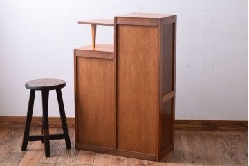 レトロ家具　昭和レトロ　飾り台付き!シンプルデザインの古い本箱(ブックケース)