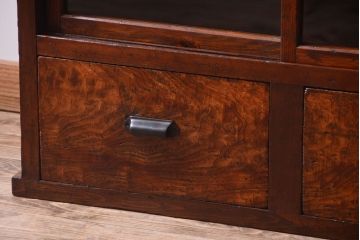 アンティーク家具　和製アンティーク　引き出し付き!古い木のガラス戸棚(収納棚)