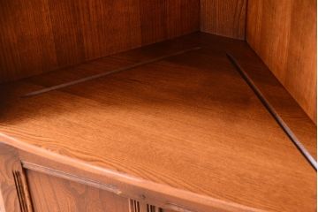 ヴィンテージ家具　イギリスビンテージ　アーコールのコーナーキャビネット(収納棚・戸棚)