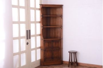 ヴィンテージ家具　イギリスビンテージ　アーコールのコーナーキャビネット(収納棚・戸棚)