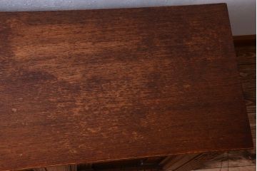 アンティーク家具　イギリスアンティーク　オーク材製　上品な彫刻の古いサイドボード