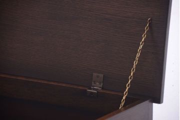 アンティーク家具　イギリスアンティーク　オーク材製　上品な彫刻の古いサイドボード