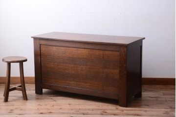 アンティーク家具　イギリスアンティーク　オーク材製　上品な彫刻の古いサイドボード