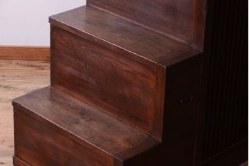 アンティーク家具　古民具・骨董　縦桟引き戸付きのアンティーク階段箪笥