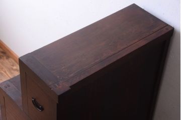 アンティーク家具　古民具・骨董　縦桟引き戸付きのアンティーク階段箪笥