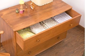 ヴィンテージ家具　イギリスビンテージ　アーコール　3段チェスト