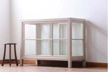 アンティーク家具　ペイント　シンプルでおしゃれなアンティークガラスケース(ショーケース)