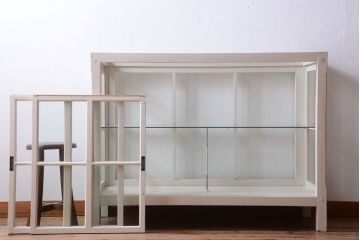 アンティーク家具　ペイント　シンプルでおしゃれなアンティークガラスケース(ショーケース)