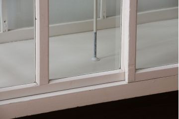 アンティーク家具　ペイント　シンプルでおしゃれなアンティークガラスケース(ショーケース)