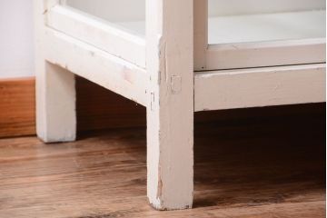 アンティーク家具　ペイント　シンプルでおしゃれなアンティークガラスケース(ショーケース)