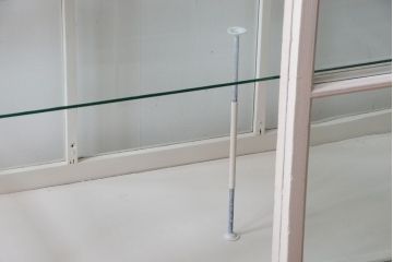 アンティーク家具　ペイント　シンプルでおしゃれなアンティークガラスケース(ショーケース)