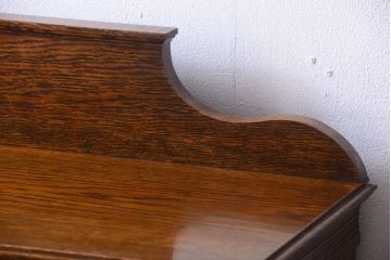 アンティーク家具　イギリスアンティーク　ステンドグラス入り!オーク材製の上品で小ぶりなキャビネット(収納棚)