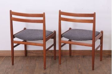 ヴィンテージ家具　北欧ビンテージ　チーク材のシンプルなダイニングチェア2脚セット