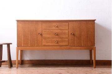 北欧家具　GORDON RUSSELL(ゴードンラッセル)　シンプルでおしゃれなサイドボード